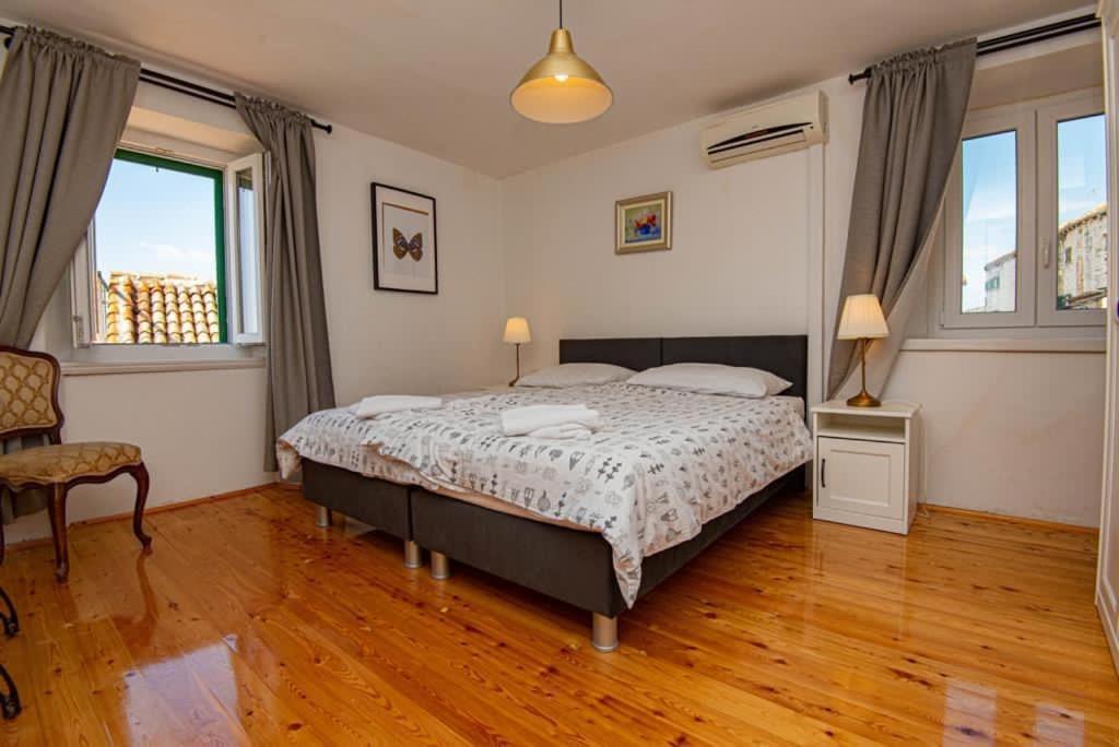 Apartments And Rooms Ille Шибеник Экстерьер фото